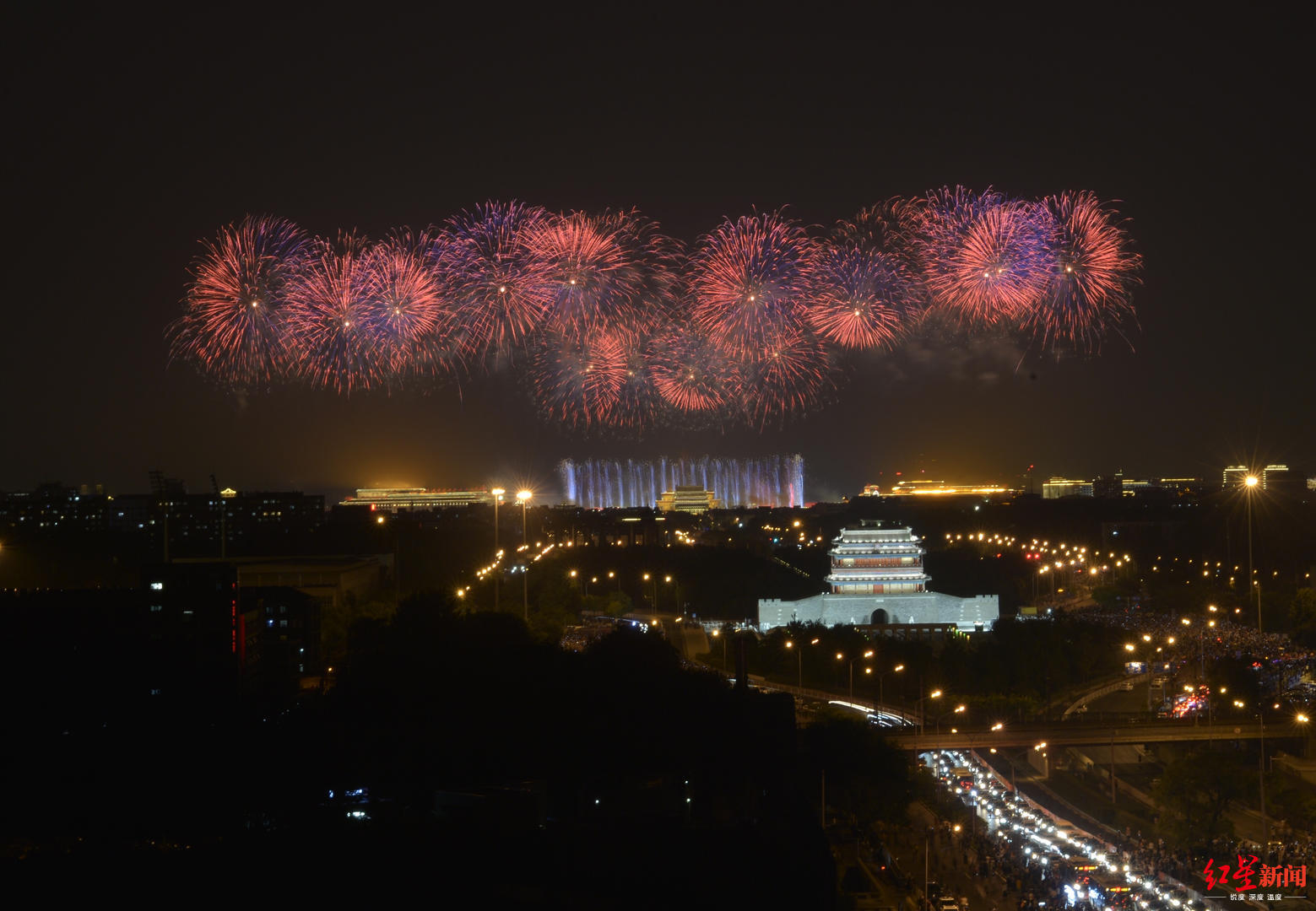 「红星新闻」图集｜繁“花”似锦！绚烂焰火点亮夜空，祝福祖国！