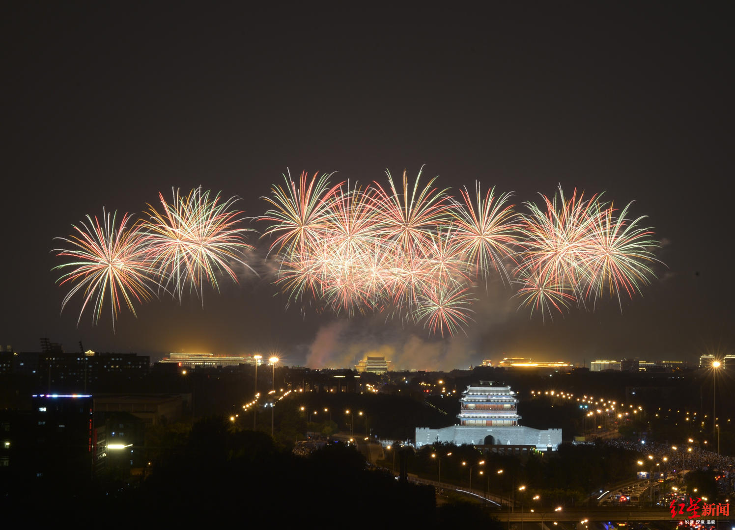 「红星新闻」图集｜繁“花”似锦！绚烂焰火点亮夜空，祝福祖国！