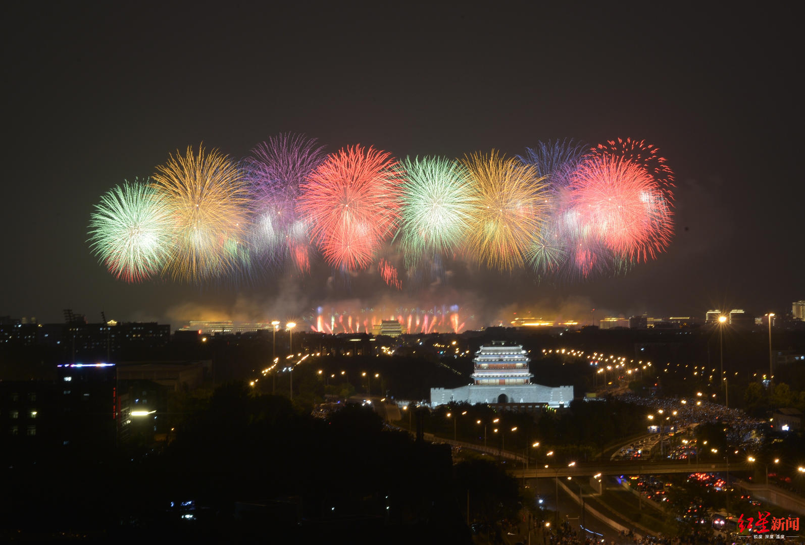 「红星新闻」图集｜繁“花”似锦！绚烂焰火点亮夜空，祝福祖国！