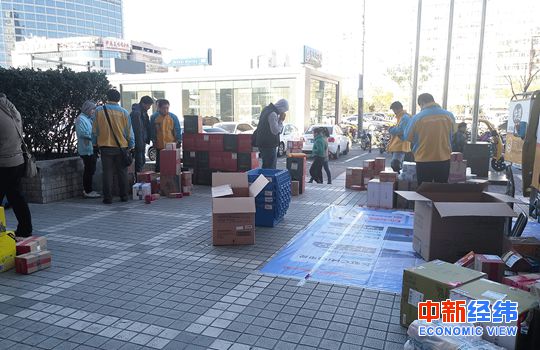 #经济日报#价格战持续，多家快递企业表示国庆期间不涨价、不降速