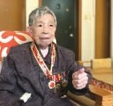 「华声在线」两届劳模三邀进京此次遗憾未能成行 直播画面前她竖起大拇指