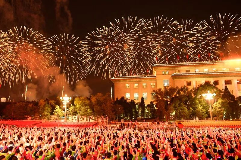 「中国经济网」北京的夜空刷屏了！国庆联欢之最都在这里，尤其第10个……