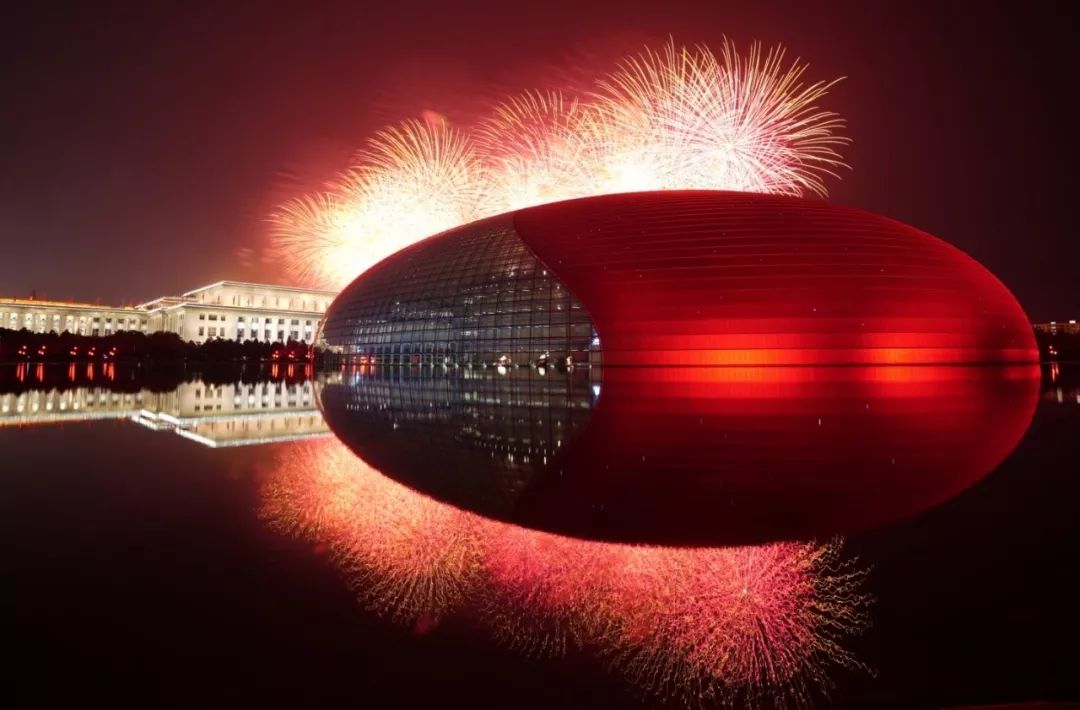 「中国经济网」北京的夜空刷屏了！国庆联欢之最都在这里，尤其第10个……