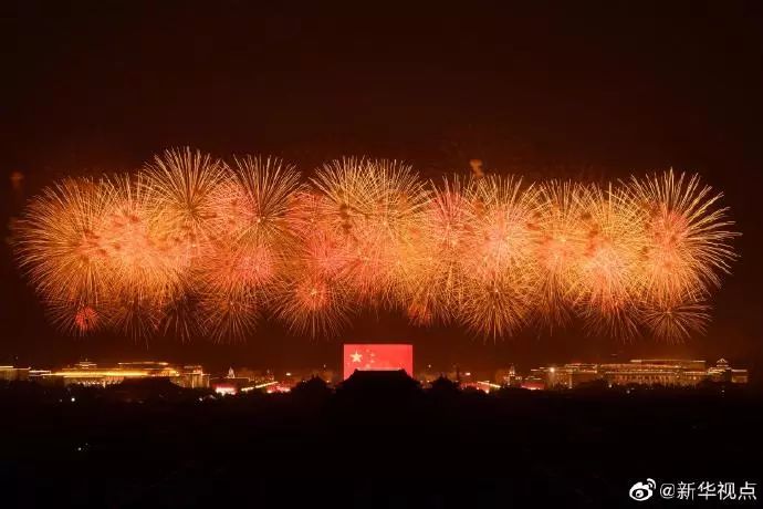 「中国经济网」北京的夜空刷屏了！国庆联欢之最都在这里，尤其第10个……