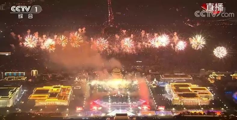 解放日报@让14亿甲方满意的乙方！张艺谋揭秘：昨晚联欢完成这个环节是世界奇迹