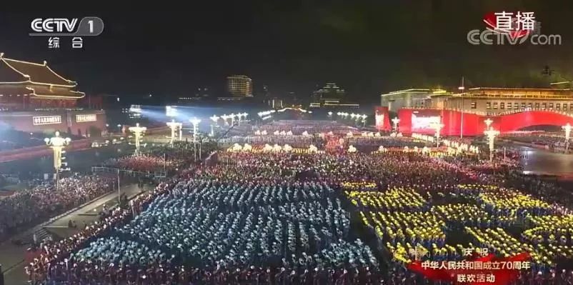 解放日报@让14亿甲方满意的乙方！张艺谋揭秘：昨晚联欢完成这个环节是世界奇迹