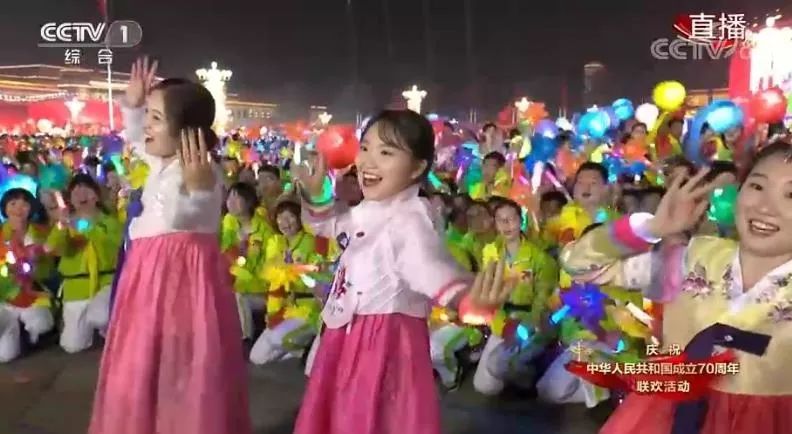 解放日报@让14亿甲方满意的乙方！张艺谋揭秘：昨晚联欢完成这个环节是世界奇迹