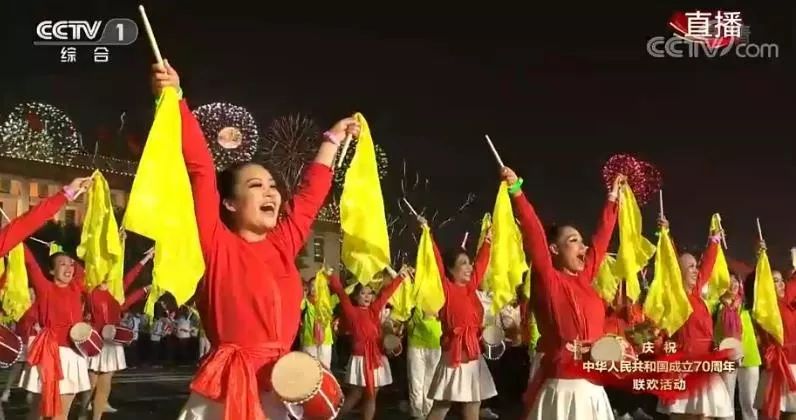 解放日报@让14亿甲方满意的乙方！张艺谋揭秘：昨晚联欢完成这个环节是世界奇迹