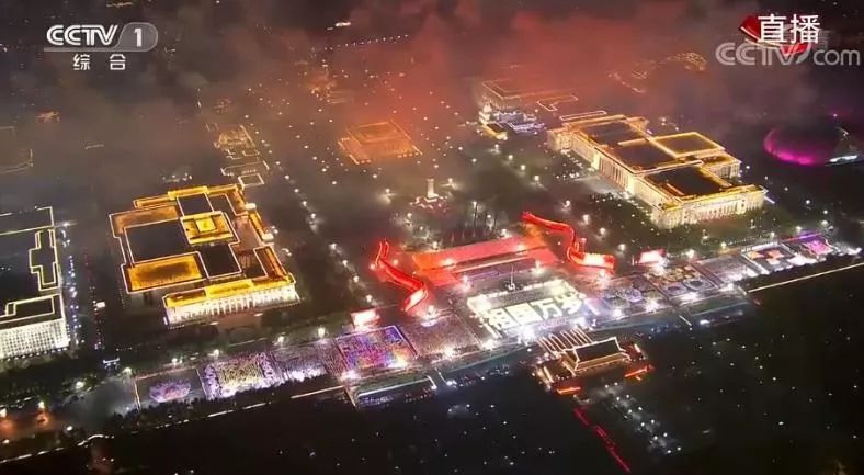 解放日报@让14亿甲方满意的乙方！张艺谋揭秘：昨晚联欢完成这个环节是世界奇迹