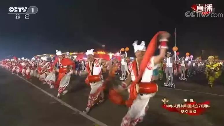 解放日报@让14亿甲方满意的乙方！张艺谋揭秘：昨晚联欢完成这个环节是世界奇迹