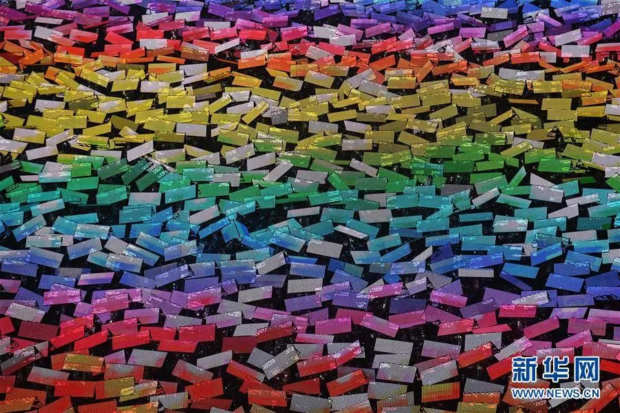 解放日报@让14亿甲方满意的乙方！张艺谋揭秘：昨晚联欢完成这个环节是世界奇迹