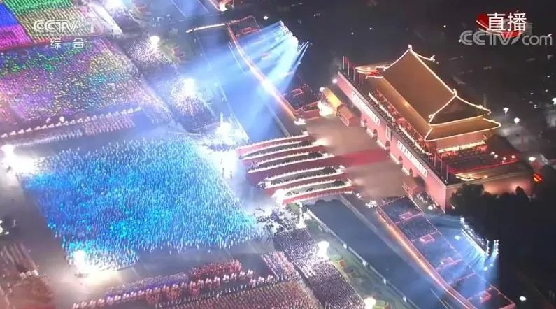 解放日报@让14亿甲方满意的乙方！张艺谋揭秘：昨晚联欢完成这个环节是世界奇迹