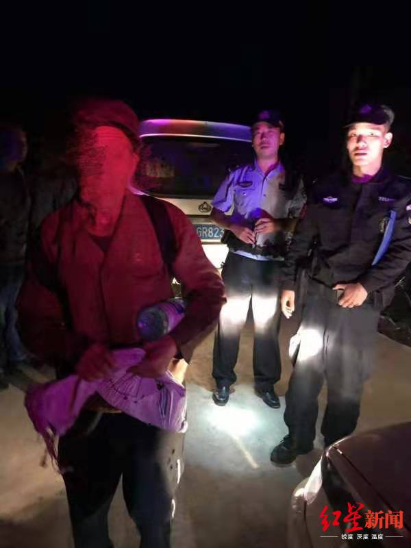 「红星新闻」患老年痴呆老人走失 警民联合寻找一个小时成功找到他