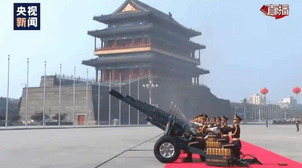 #经济日报#阅兵式放飞7万只和平鸽全是找市民借的 网友：自家的小鸽子已到家