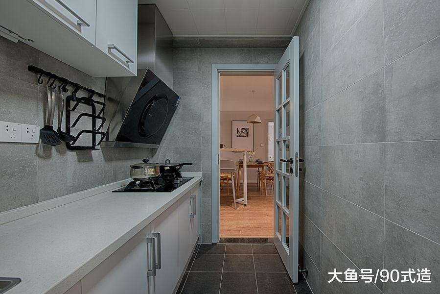 中国质量万里行■83㎡两室，原木色装修，素净高雅，厨房不要做亚光瓷砖