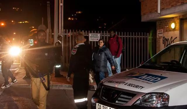 #英国报姐#越出国，越爱国！上千海外学子高喊：出国后才更知道祖国有多好！