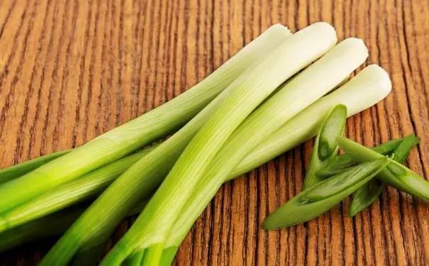 #英国报姐#越出国，越爱国！上千海外学子高喊：出国后才更知道祖国有多好！