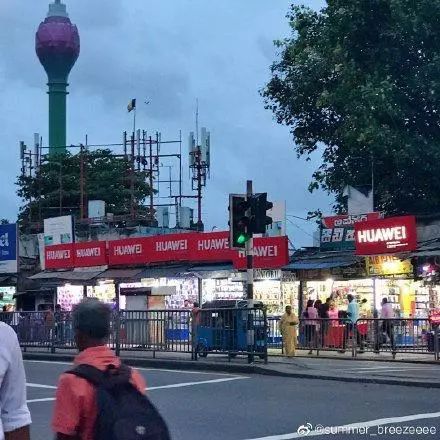 #英国报姐#越出国，越爱国！上千海外学子高喊：出国后才更知道祖国有多好！