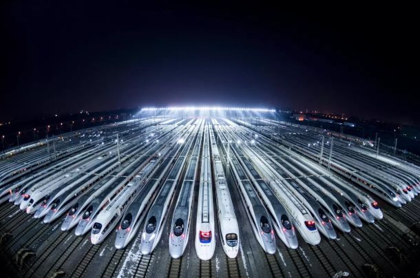 #英国报姐#越出国，越爱国！上千海外学子高喊：出国后才更知道祖国有多好！