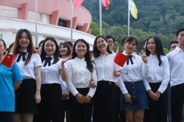 [华声在线]长理海外研学学子深情唱响《我和我的祖国》