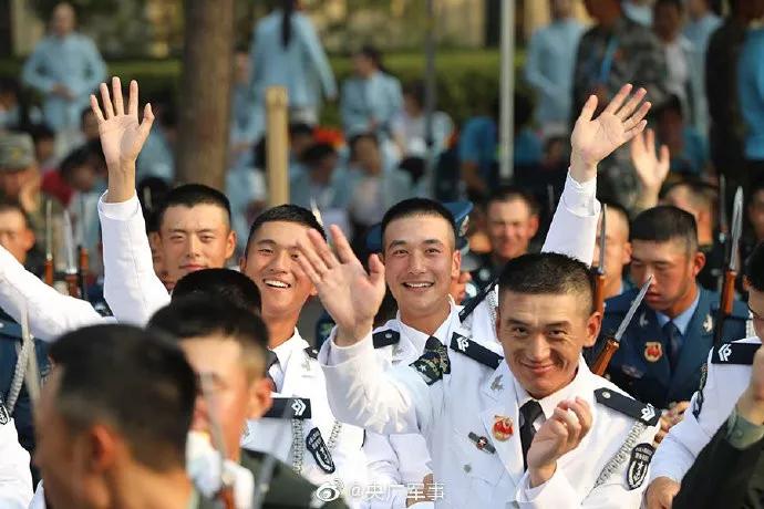 [经济日报]网友酸了：果然，长得好看的都“上交”给国家了……