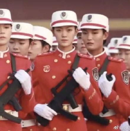 [经济日报]网友酸了：果然，长得好看的都“上交”给国家了……