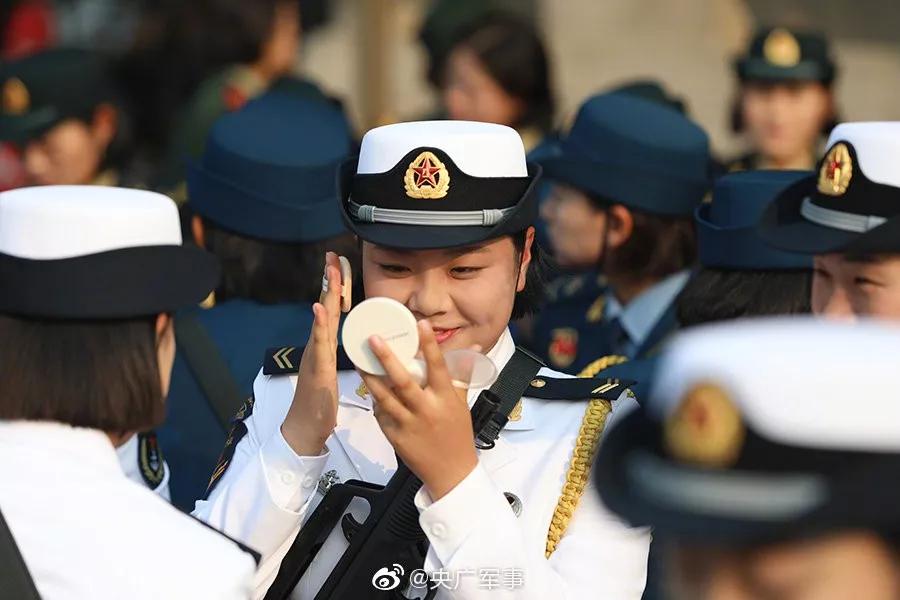 [经济日报]网友酸了：果然，长得好看的都“上交”给国家了……