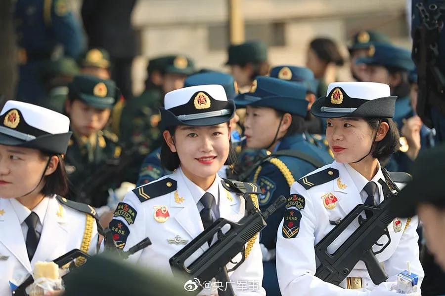 [经济日报]网友酸了：果然，长得好看的都“上交”给国家了……