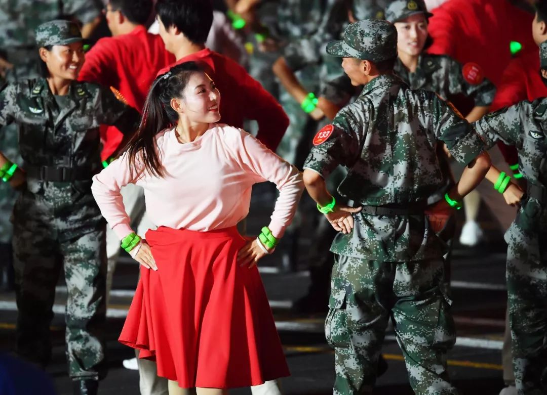#康巴传媒#昨晚的北京，燃爆了！14亿人都在转发