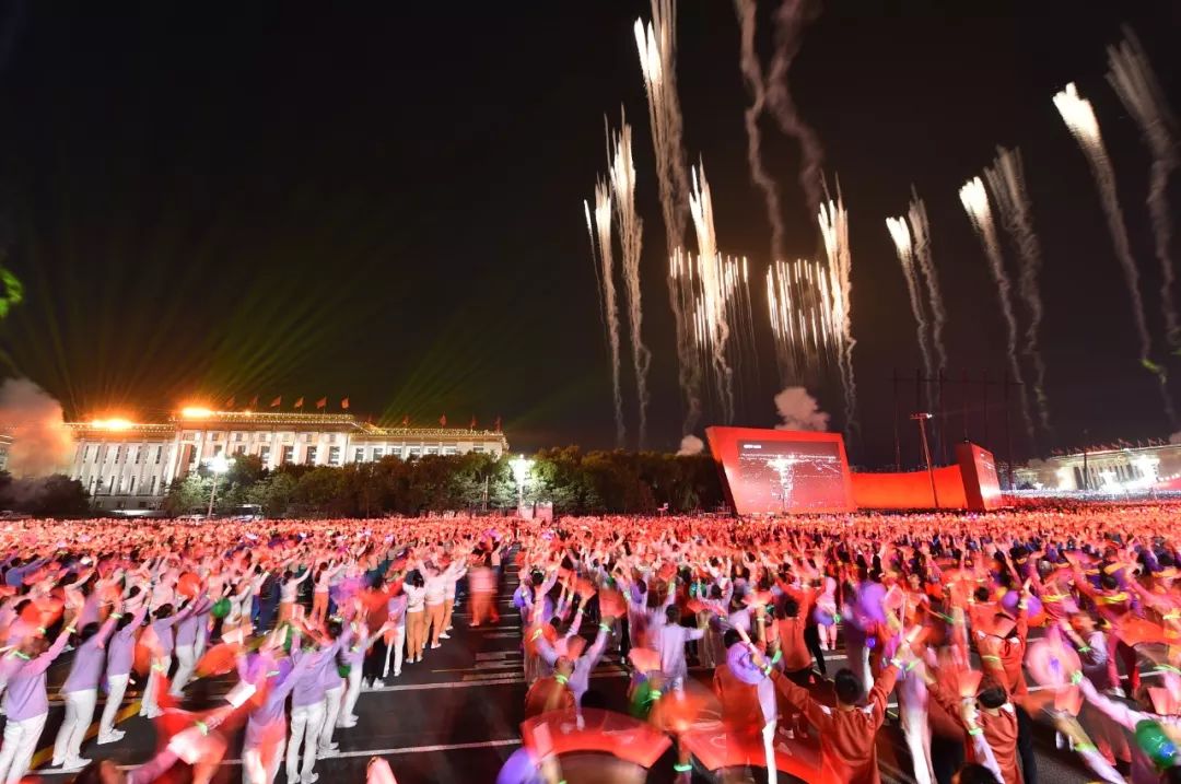 #康巴传媒#昨晚的北京，燃爆了！14亿人都在转发
