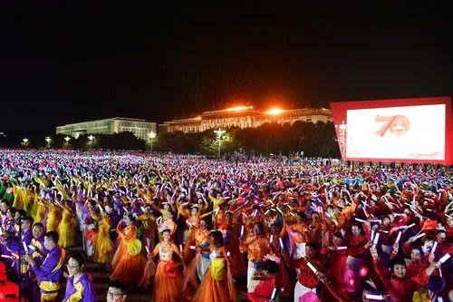 [生活报]张艺谋团队详解国庆广场大联欢三大关键词