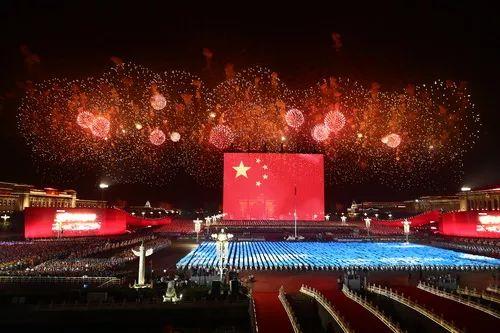 [生活报]张艺谋团队详解国庆广场大联欢三大关键词