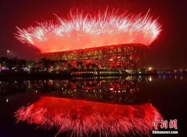 手机中国网@《我和我的祖国》票房破8亿，原型故事让人泪目