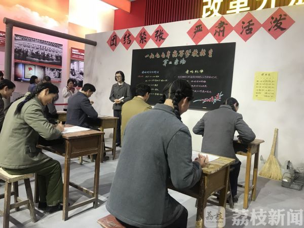 「荔枝新闻」历史瞬间再现70周年成就展 这些时刻感动三代人