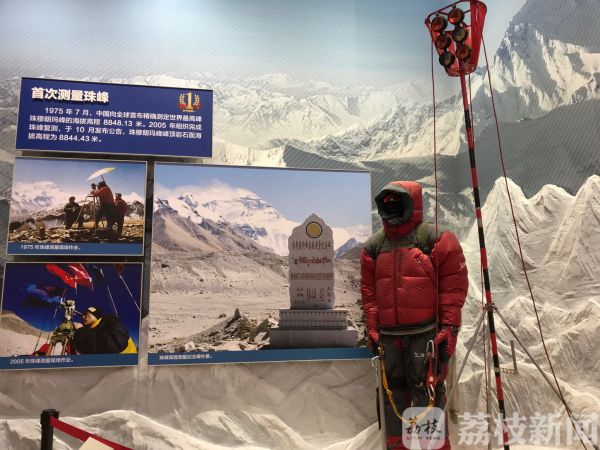 「荔枝新闻」历史瞬间再现70周年成就展 这些时刻感动三代人