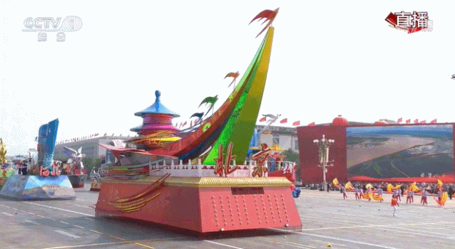 「山西广播电视台融媒体」打卡“彩车”！“我家”的彩车大不同……