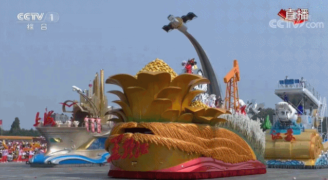 「山西广播电视台融媒体」打卡“彩车”！“我家”的彩车大不同……