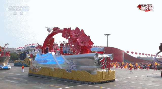 「山西广播电视台融媒体」打卡“彩车”！“我家”的彩车大不同……