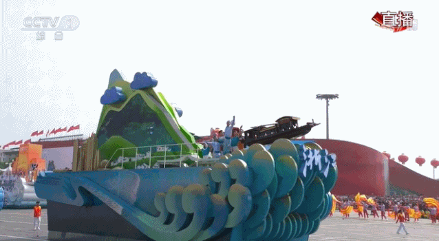 「山西广播电视台融媒体」打卡“彩车”！“我家”的彩车大不同……