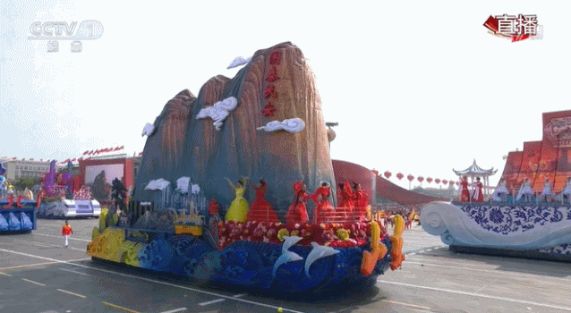 「山西广播电视台融媒体」打卡“彩车”！“我家”的彩车大不同……