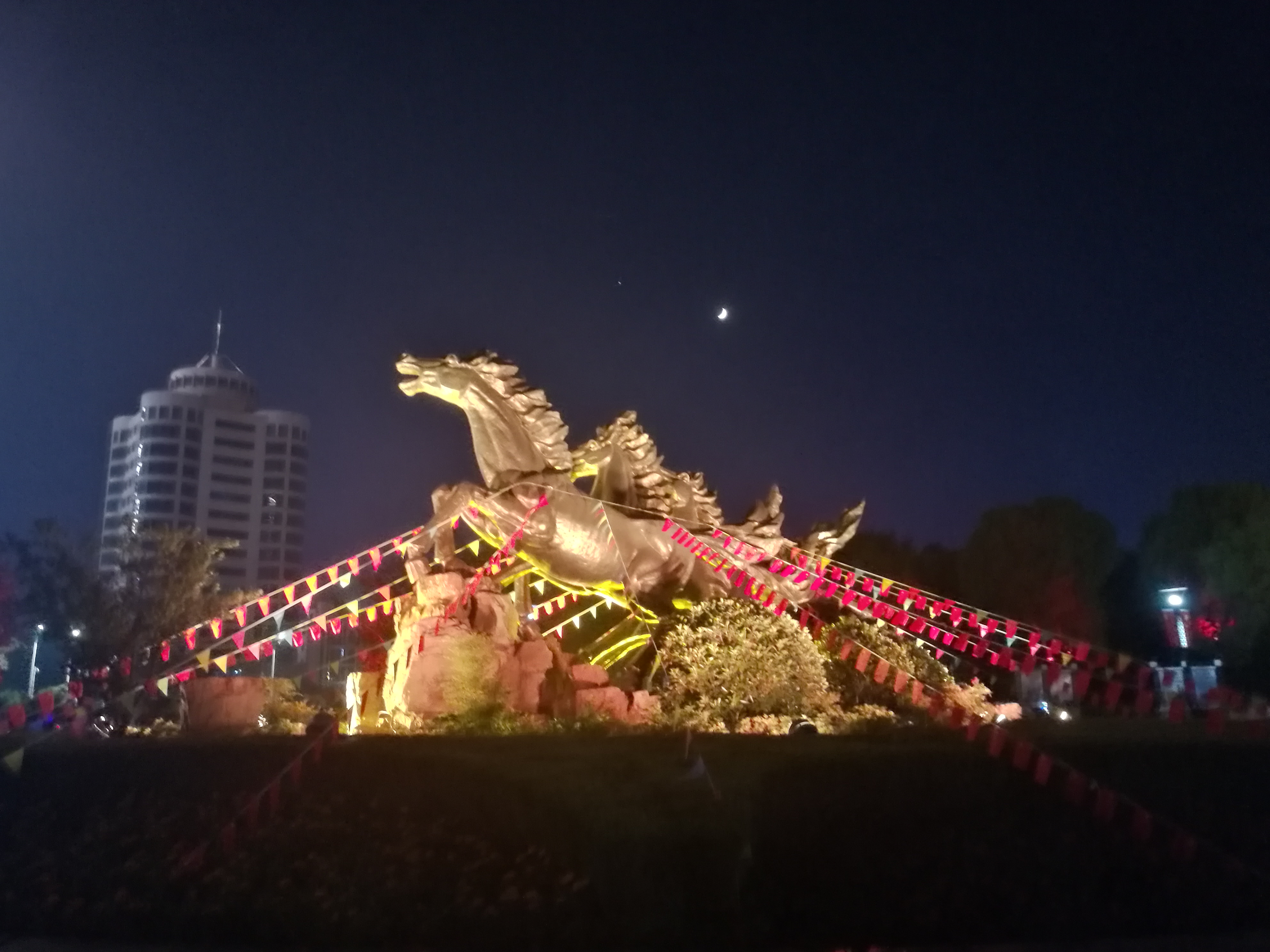 国庆第三天随手拍拍马鞍山金鹰的夜景还行