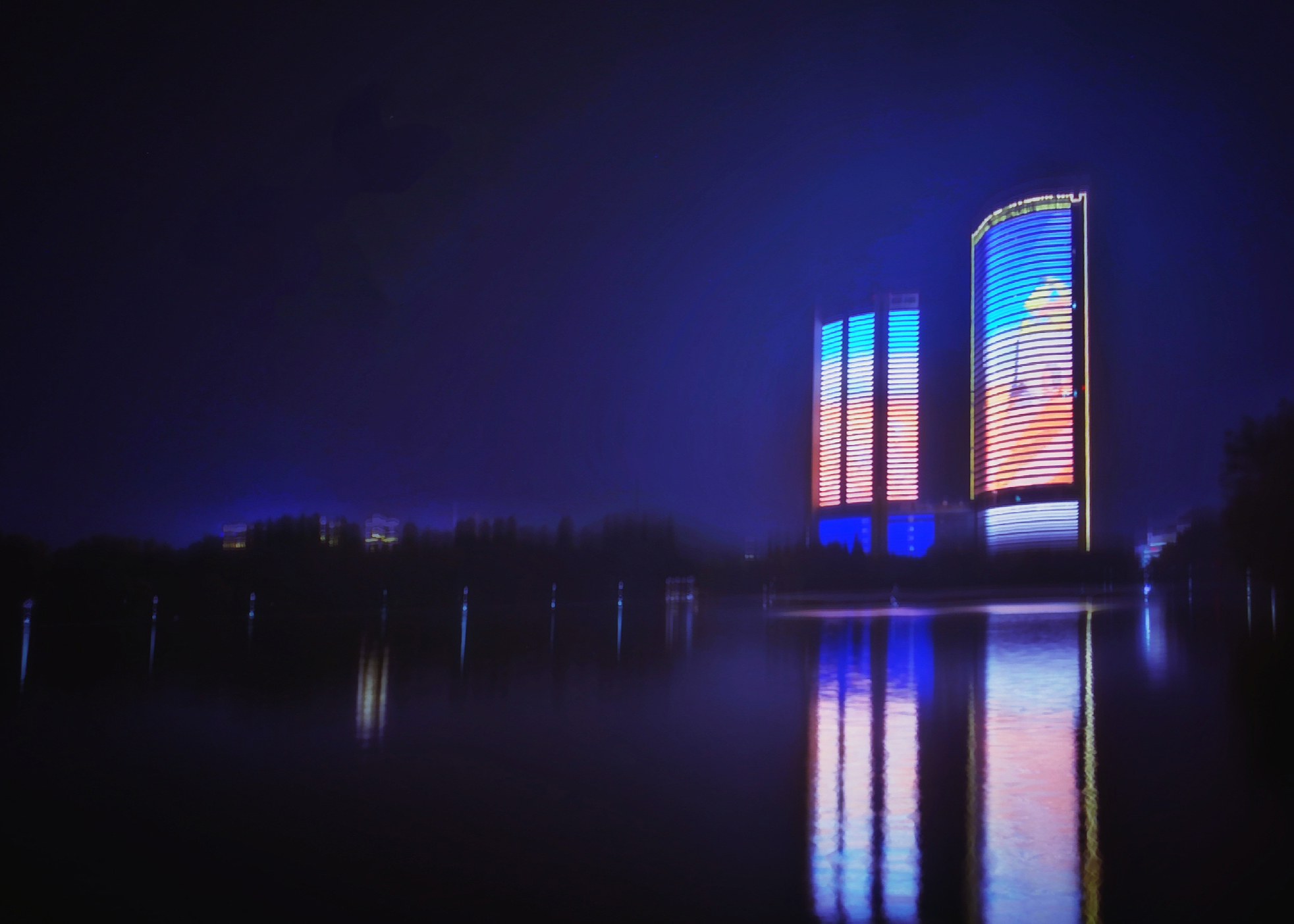 国庆第三天随手拍拍马鞍山金鹰的夜景还行