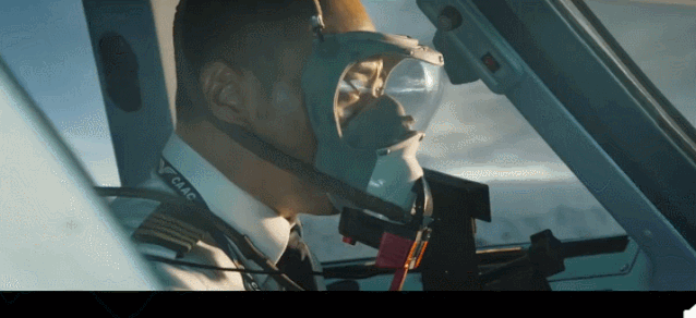 「人民日报」《中国机长》刷屏：“四川8633，收到请回答！”