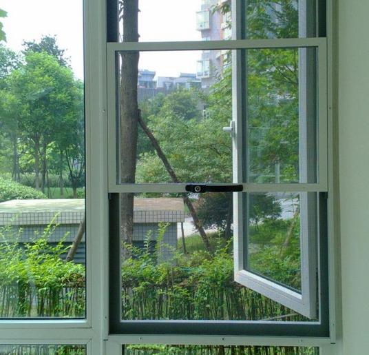 [中国质量万里行]越来越多人都装这种纱窗，不仅耐用防盗，关键时还能当逃生口