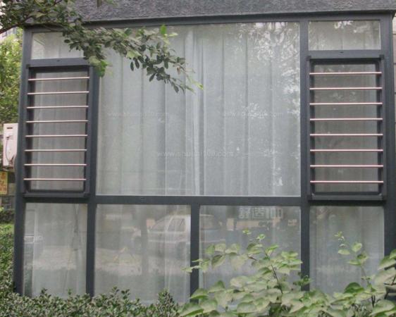 [中国质量万里行]越来越多人都装这种纱窗，不仅耐用防盗，关键时还能当逃生口