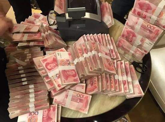 中国质量万里行：从银行取走1个亿，银行会怎么挽留？工作人员是这么说的