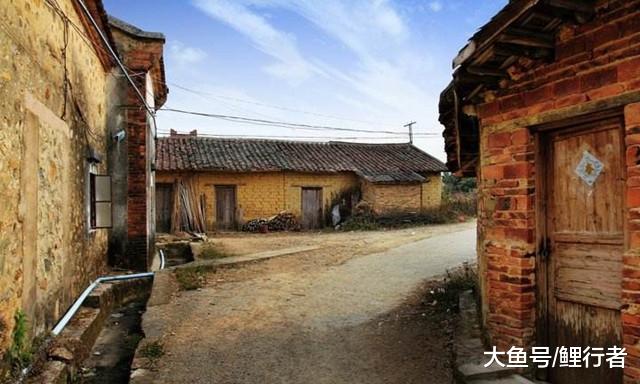 「中国质量万里行」为什么农村很多新盖的房子不装修也不住人？