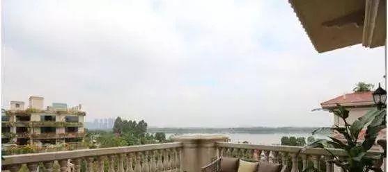 中国质量万里行@买房就要买顶楼，空气好又不会吵，还能多出一个这么漂亮的露台！