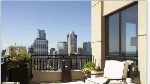中国质量万里行@买房就要买顶楼，空气好又不会吵，还能多出一个这么漂亮的露台！