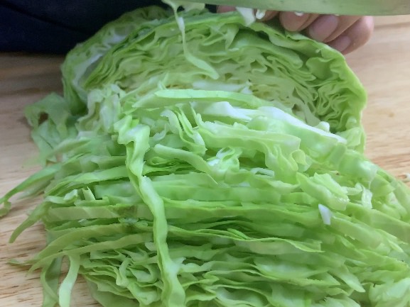厨娘小宁■我把家里的剩菜放一起，只加一味料，炒出的菜人人抢着吃